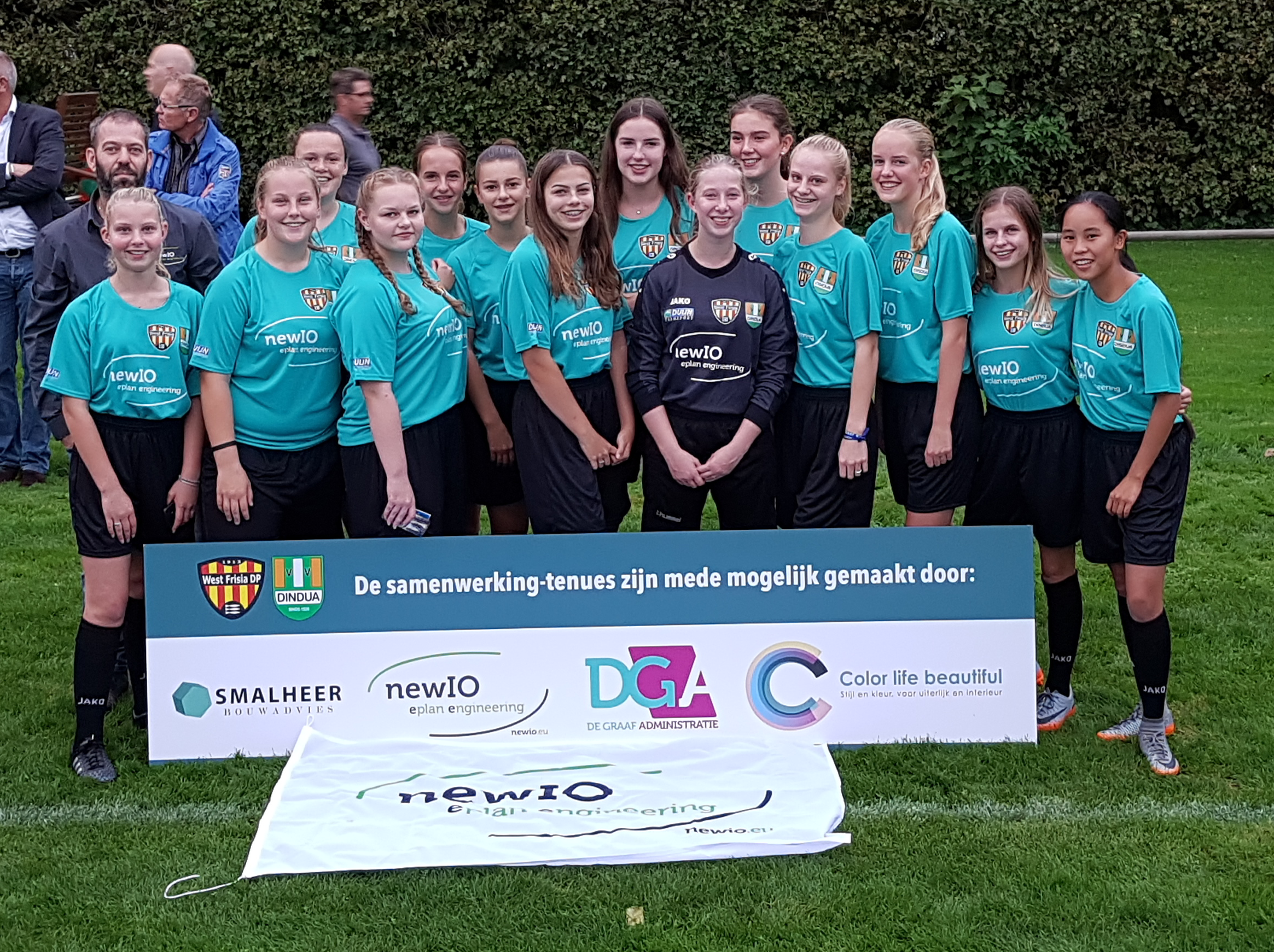 Voetbal team in nieuw tenue